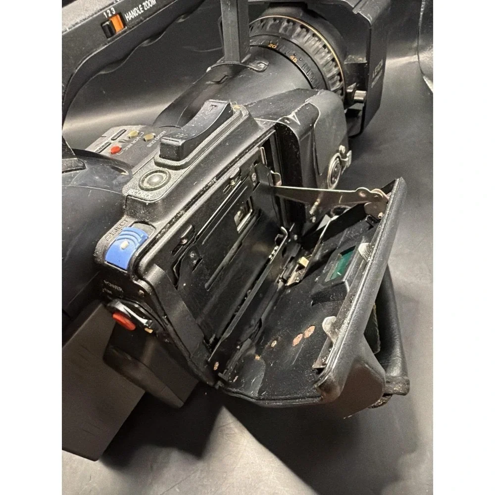 Panasonic‎ AG-DVC20A Camcorder Bundle – S Reel Lock / Unloading Lock AS-IS